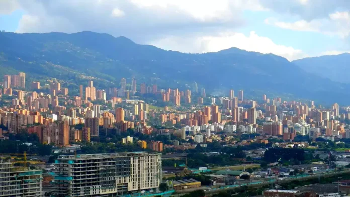 USD 303 Ciudad de México a Medellín vuelo directo Marzo 2026